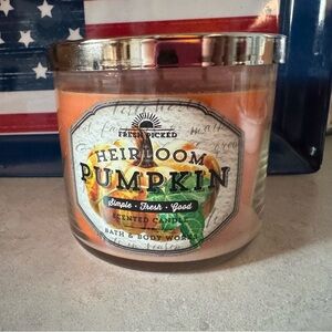 NEW Heirloom Pumpkin 3-Wick Candle 25-45 burn hours Bath & Body Works
